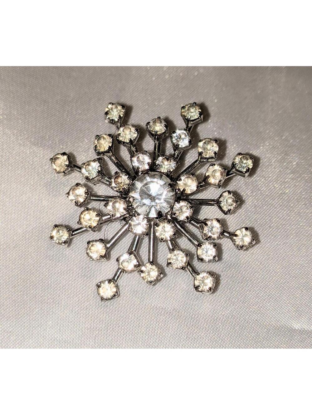 VTG Rhinestone Starburst Brooch Clear Rhinestones In Silver Tone Metal 1-5/8"
